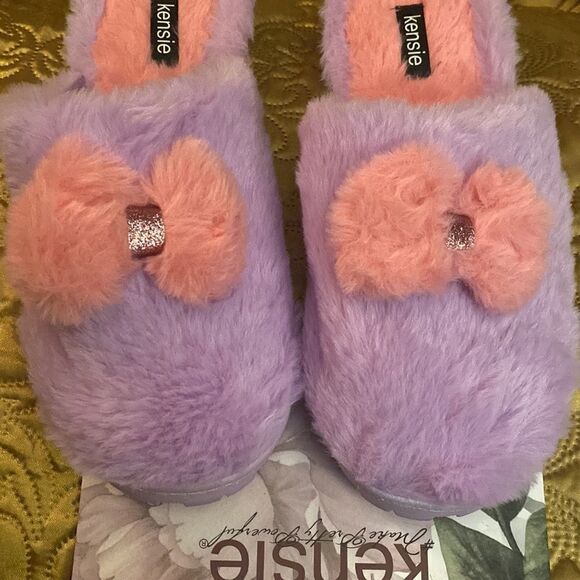Plush Bow Slippers  - Picture 4 of 5